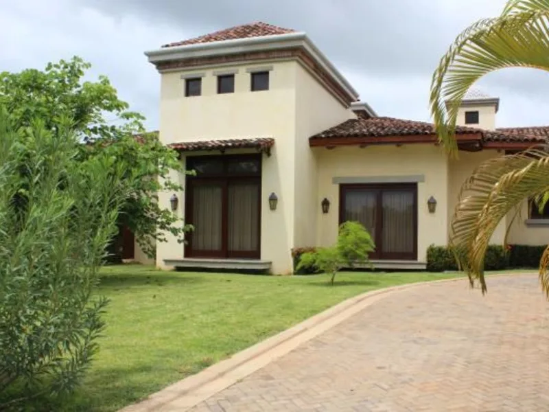 5 Bed Condo For Sale in Tamarindo