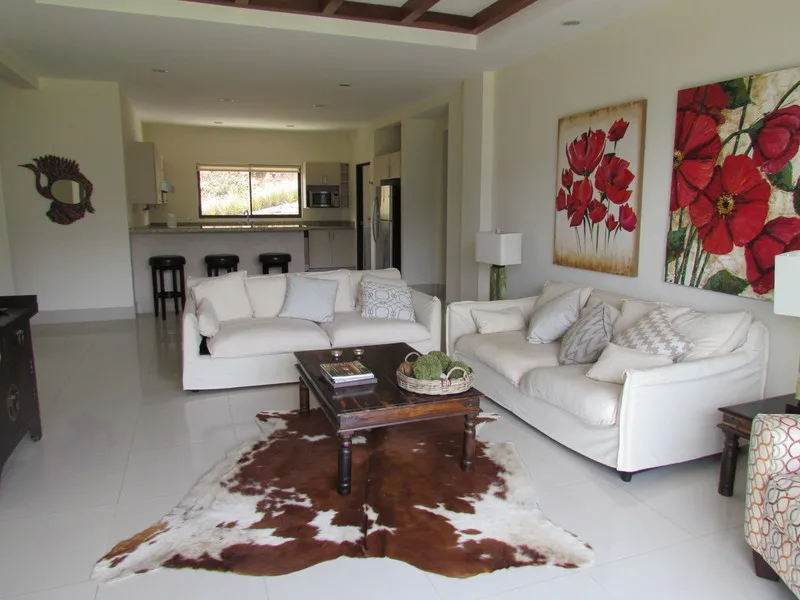 2 Bed Apartment To Rent in Santa Ana