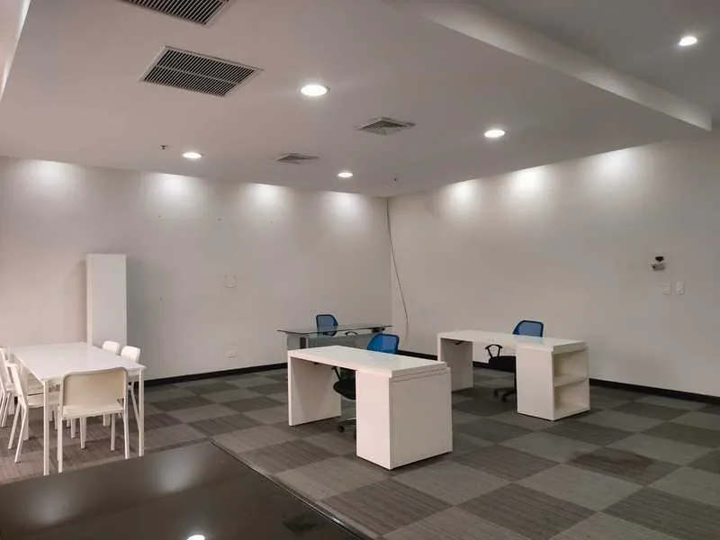 1 Bed Commercial To Rent in La Sabana — photo 2