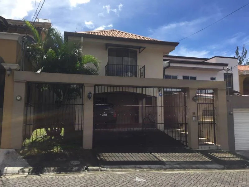 4 Bed Condo For Sale in Tres Ríos