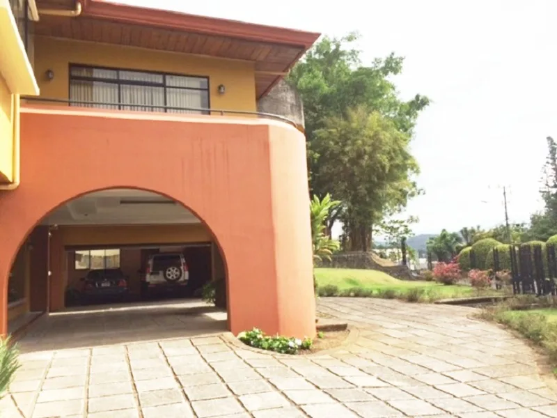 4 Bed Single Family Homes For Sale in Curridabat