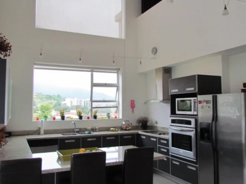 3 Bed Apartment For Sale in Escazu