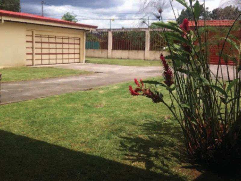 4 Bed Single Family Homes For Sale in Granadilla
