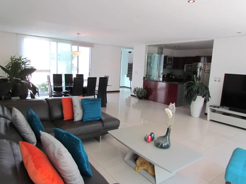 4 Bed Condo For Sale in Santa Ana