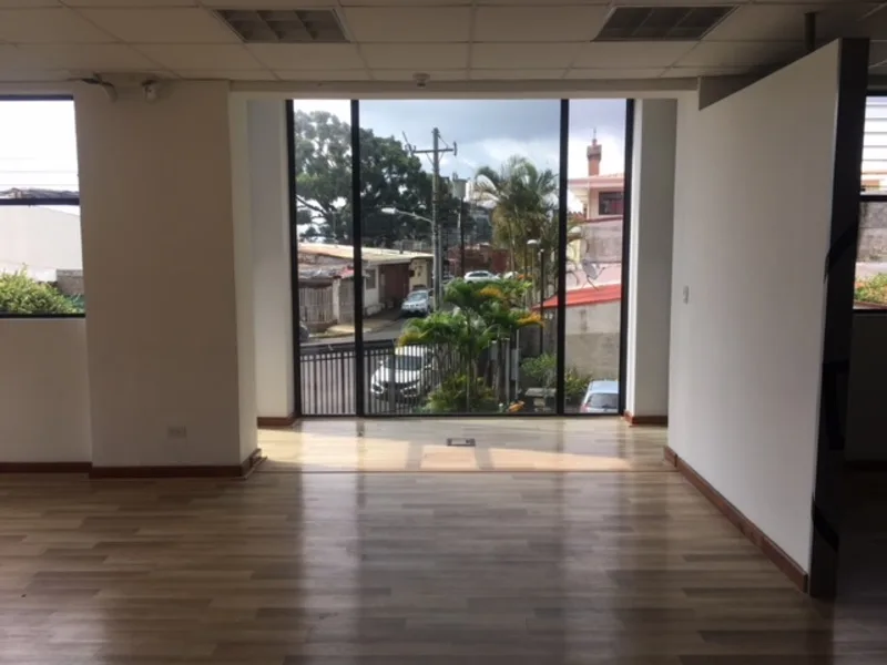 3 Bed Commercial To Rent in San Jose — photo 4