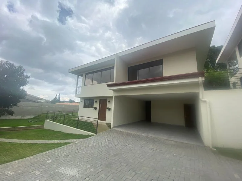 4 Bed Condo To Rent in Granadilla