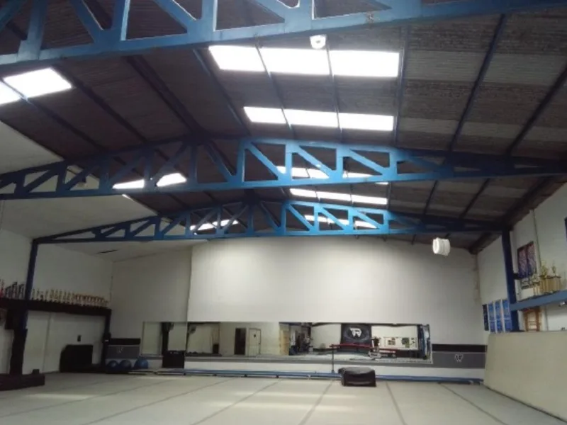 2 Bed Commercial To Rent in Moravia — photo 2