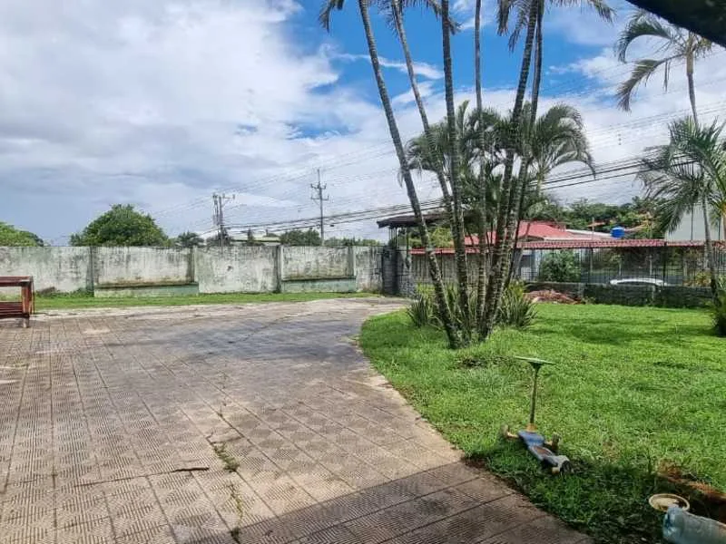 8 Bed Land For Sale in Heredia