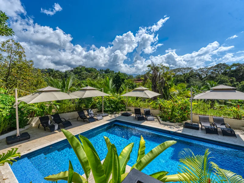 10 Bed Hotel / Leisure For Sale in Uvita