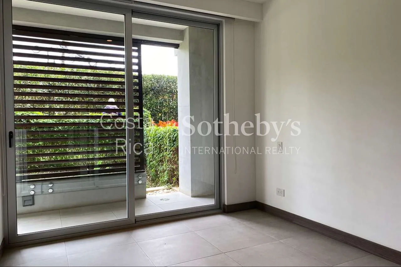 Lindo apartamento en ALQUILER con una vista espectacular hacia el sur. Este apartamento se encuentra completamente amueblado, listo para ocuparse en una excelente zona de San José, ... — photo 5