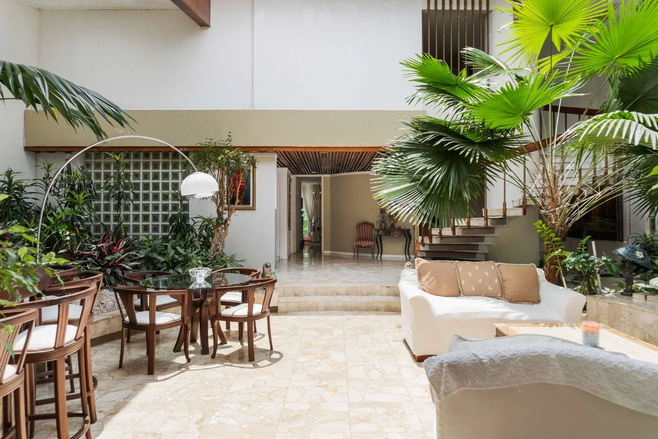 Expansive Escalante Estate