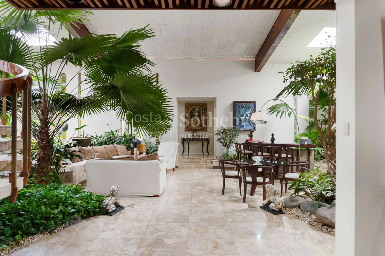 Expansive Escalante Estate — photo 2