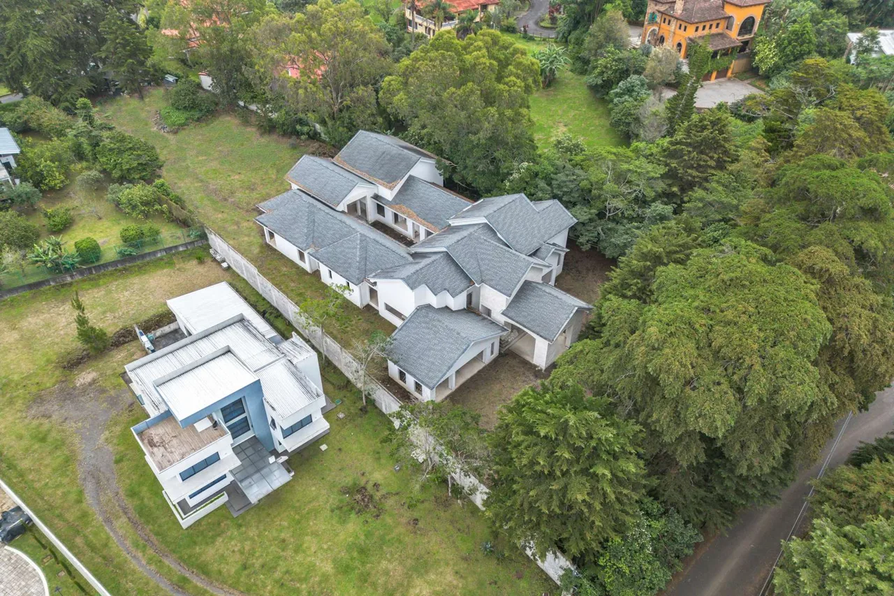Spectacular Ave del Paraiso Under Construction Luxury Home