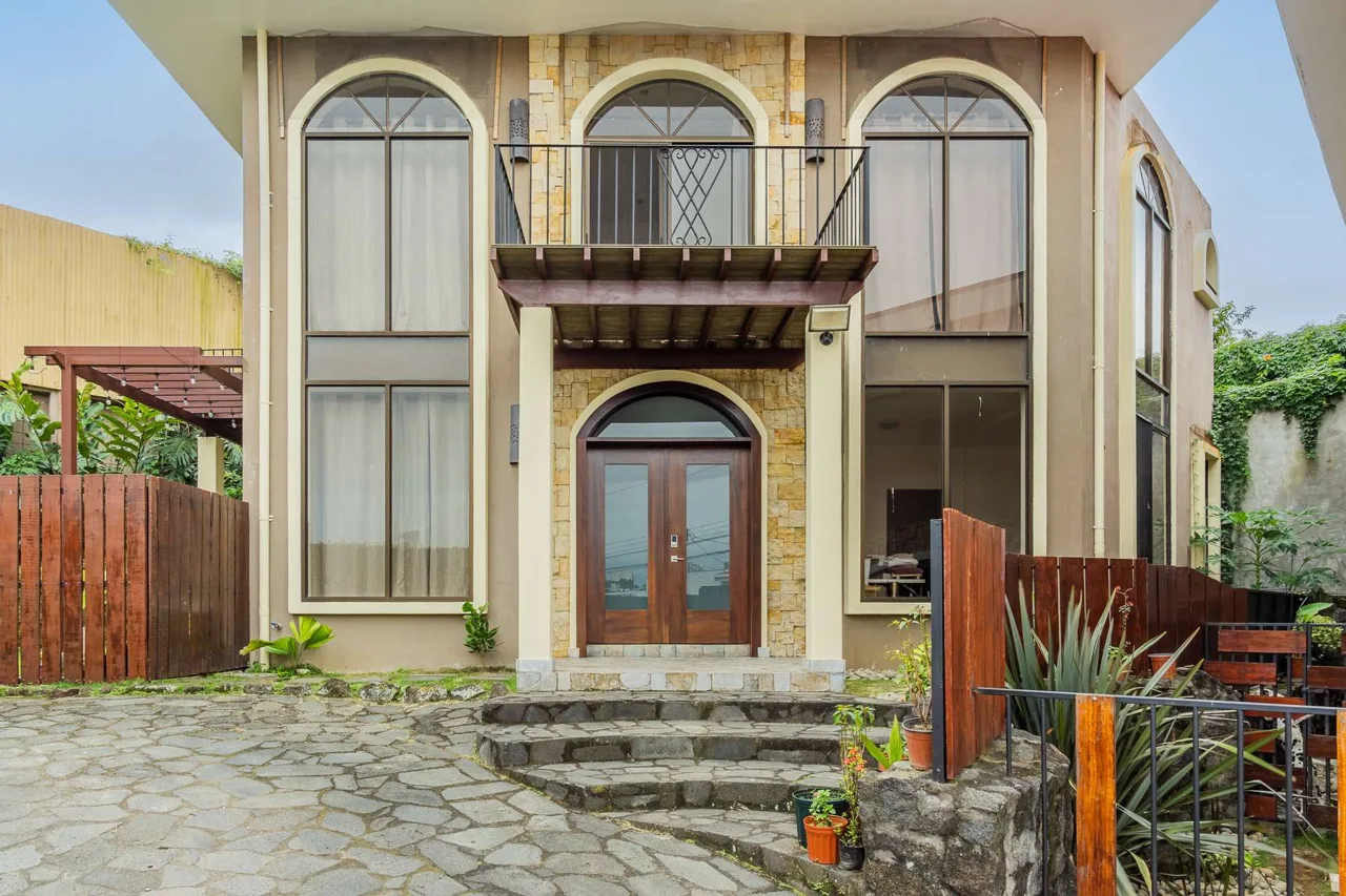 Stone Rock House And Apartment