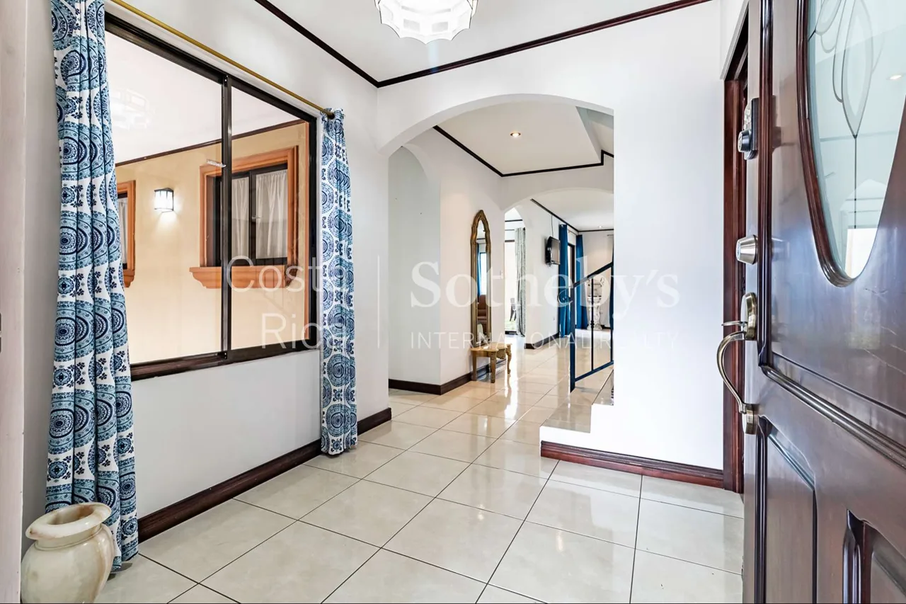 Beautiful House in Los Crotos — photo 3