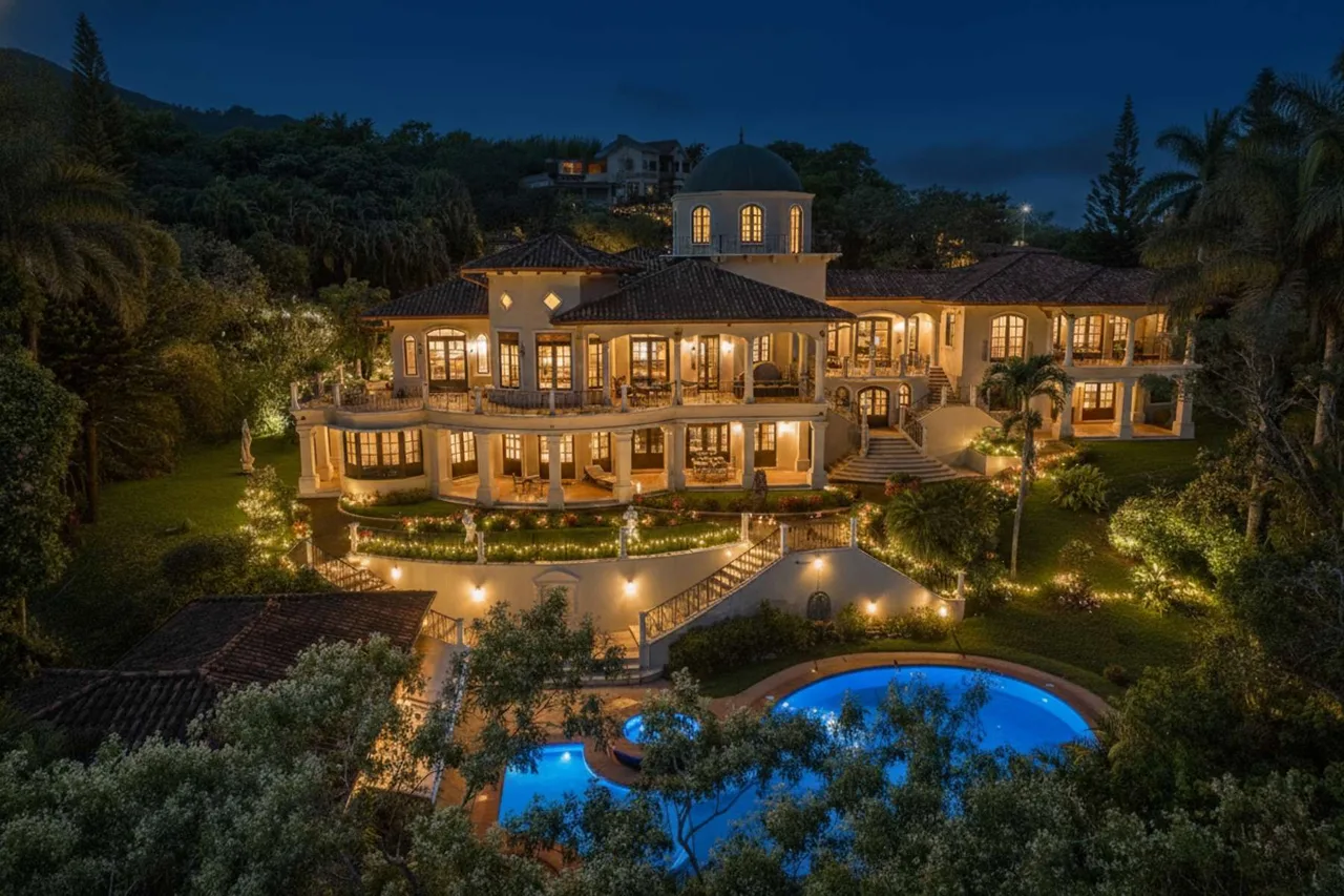 Colonial Estate with Tennis Court on 7 Acres