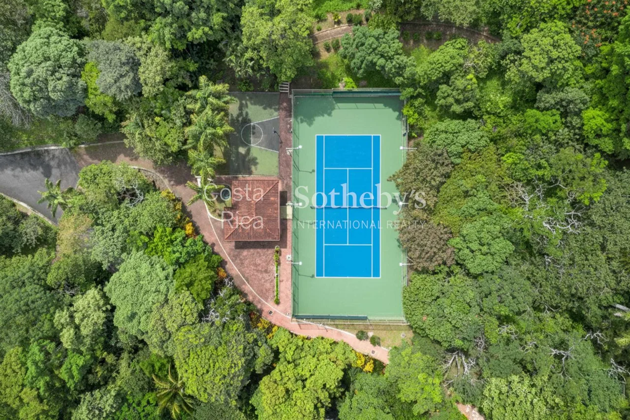 Colonial Estate with Tennis Court on 7 Acres — photo 2
