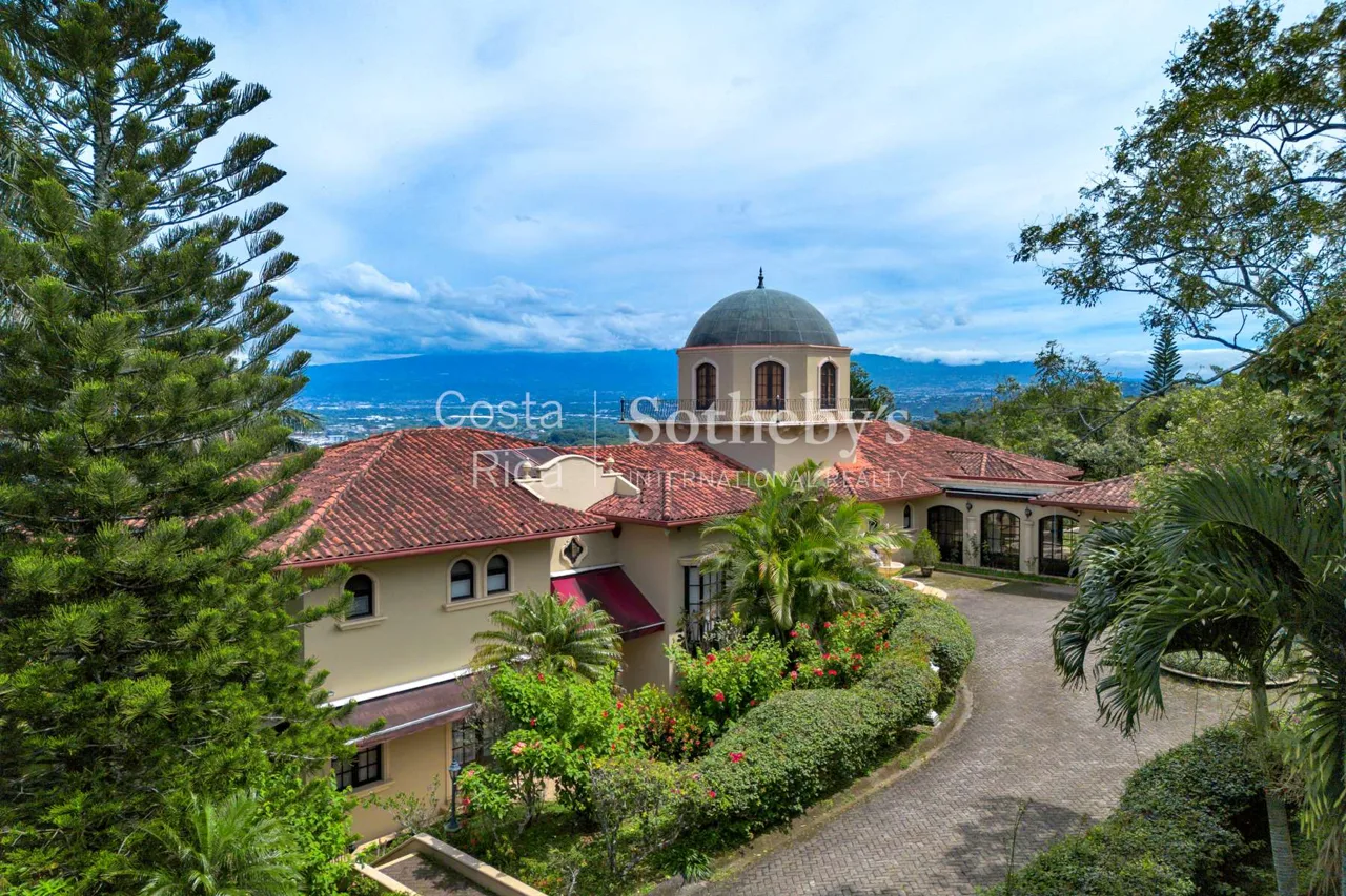 Colonial Estate with Tennis Court on 7 Acres — photo 4