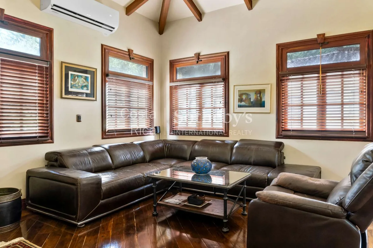 Colonial Estate with Tennis Court on 7 Acres — photo 5